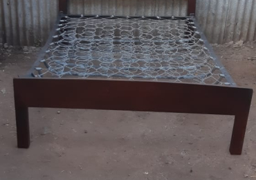 SOLID WOOD AND STEEL ERGONOMIC QUEEN-SIZE BED TRANSPORT AND ASSEMBLY INCLUDED